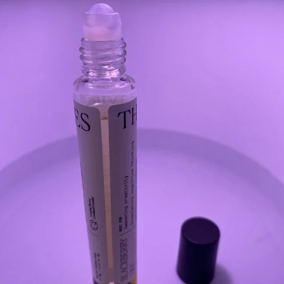 The 7 Virtues Blackberry Lily rollerball EDP - Picture 5 of 5